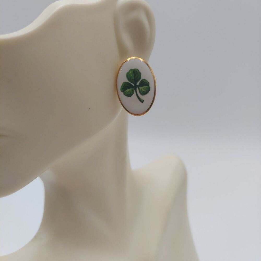 Vintage Clover Pierced Earrings Oval 3/4"